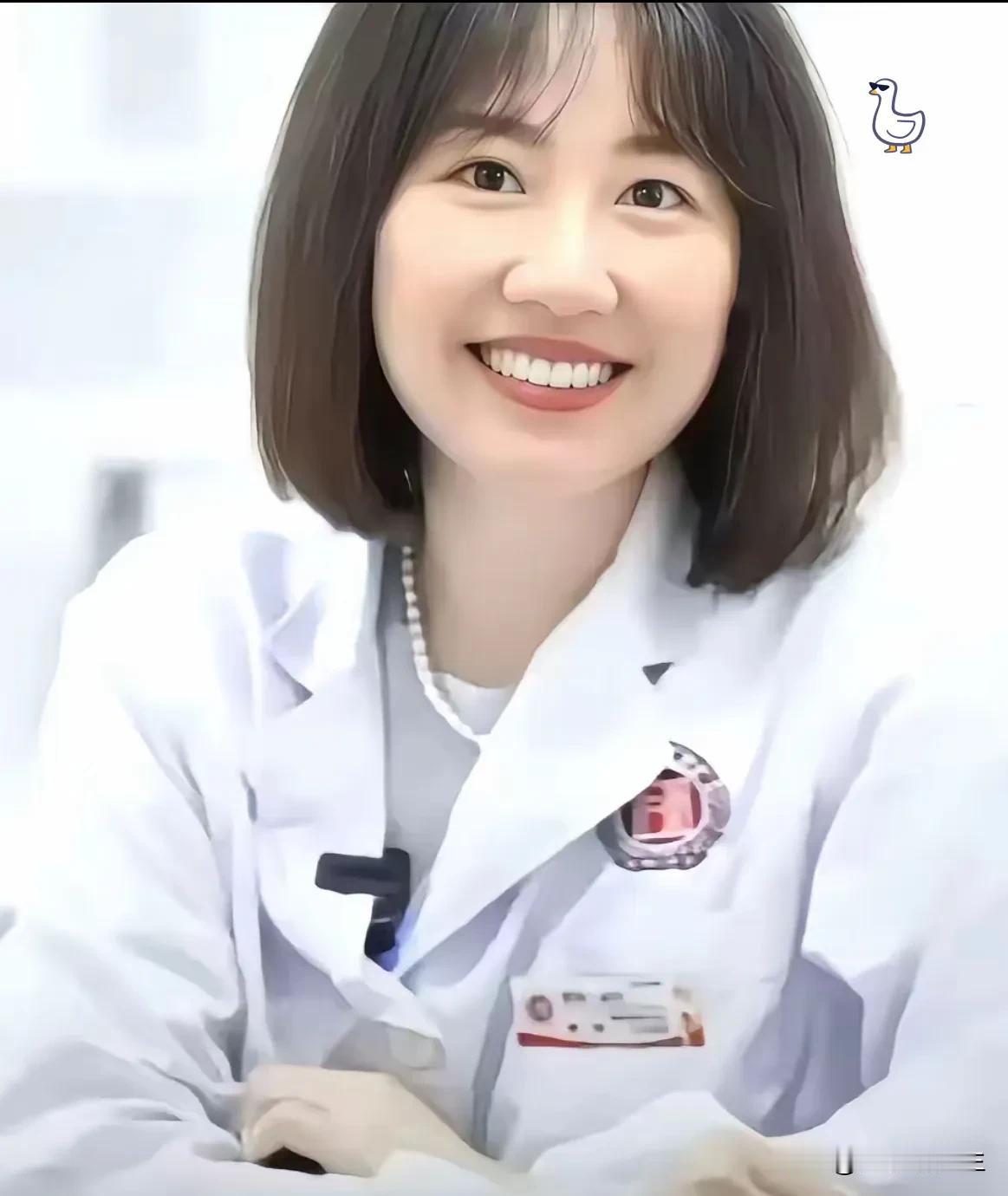 我忽然觉得曾医生有点可怜。倒不是觉得她在这段关系里完全没错，只是看大家议论的