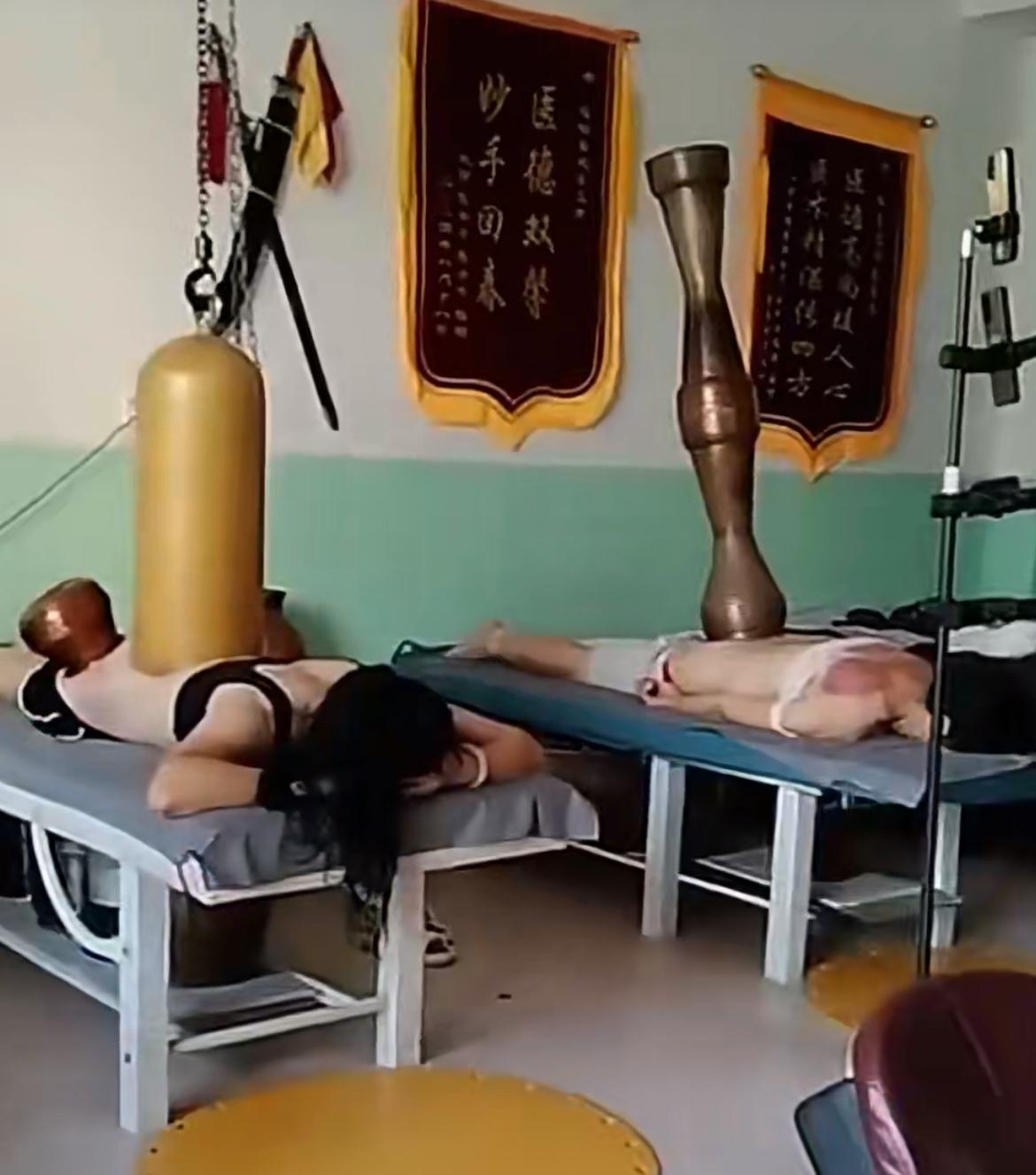 继艾灸、拔火罐后，又一大保健项目镇煞罡。这些人发明创造真是厉害，小小的火罐已经压