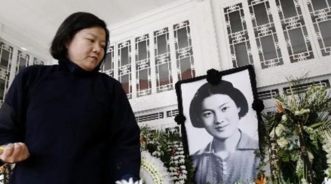 1919年，黄金荣给章士钊介绍结识了一个风尘女子奚翠贞，但他怕妻子吴弱男知道，于