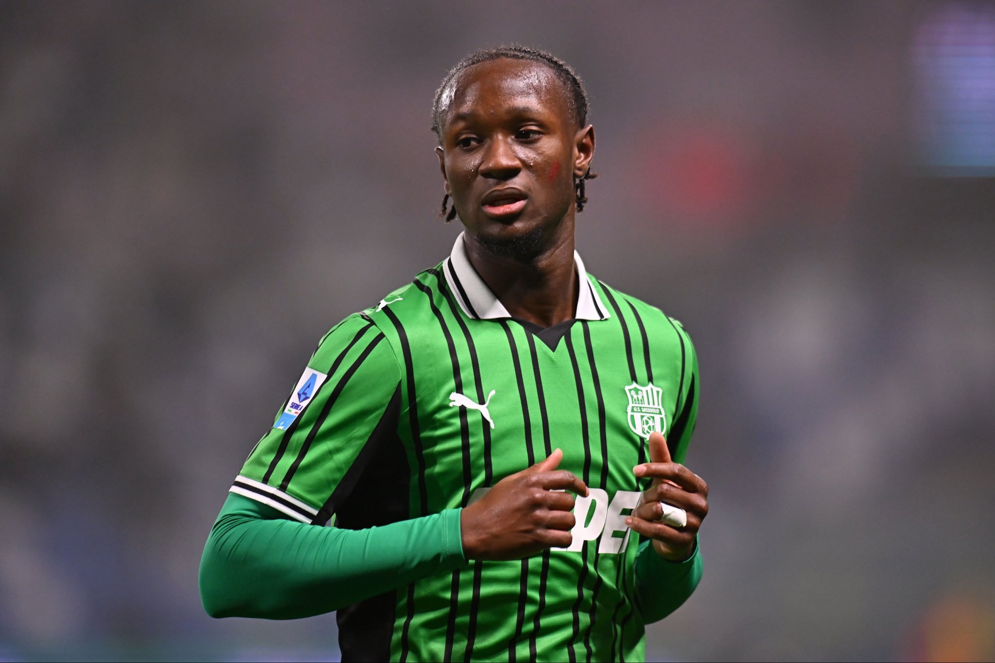 【米体】据该媒体的报道，米兰希望在中场位置上做出不止一处的调整和补强。他们对意