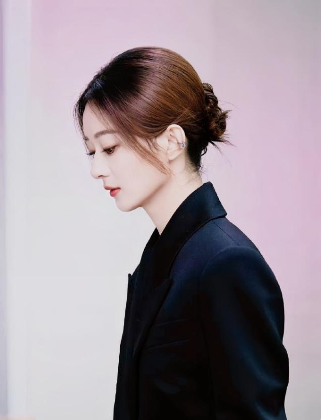 赵丽颖扛剧实力依旧权威！王子文刘宇宁《玫瑰丛生》首日热度21555，首日播放量