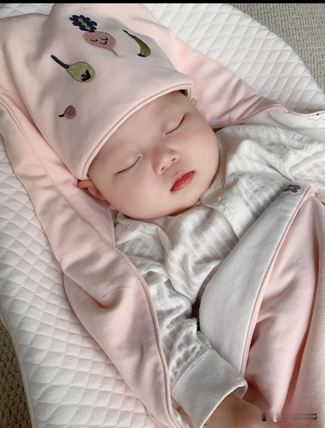 从呱呱坠地到长大成人！养娃就像一场“长期投资”。产检+生产花费1-3万，