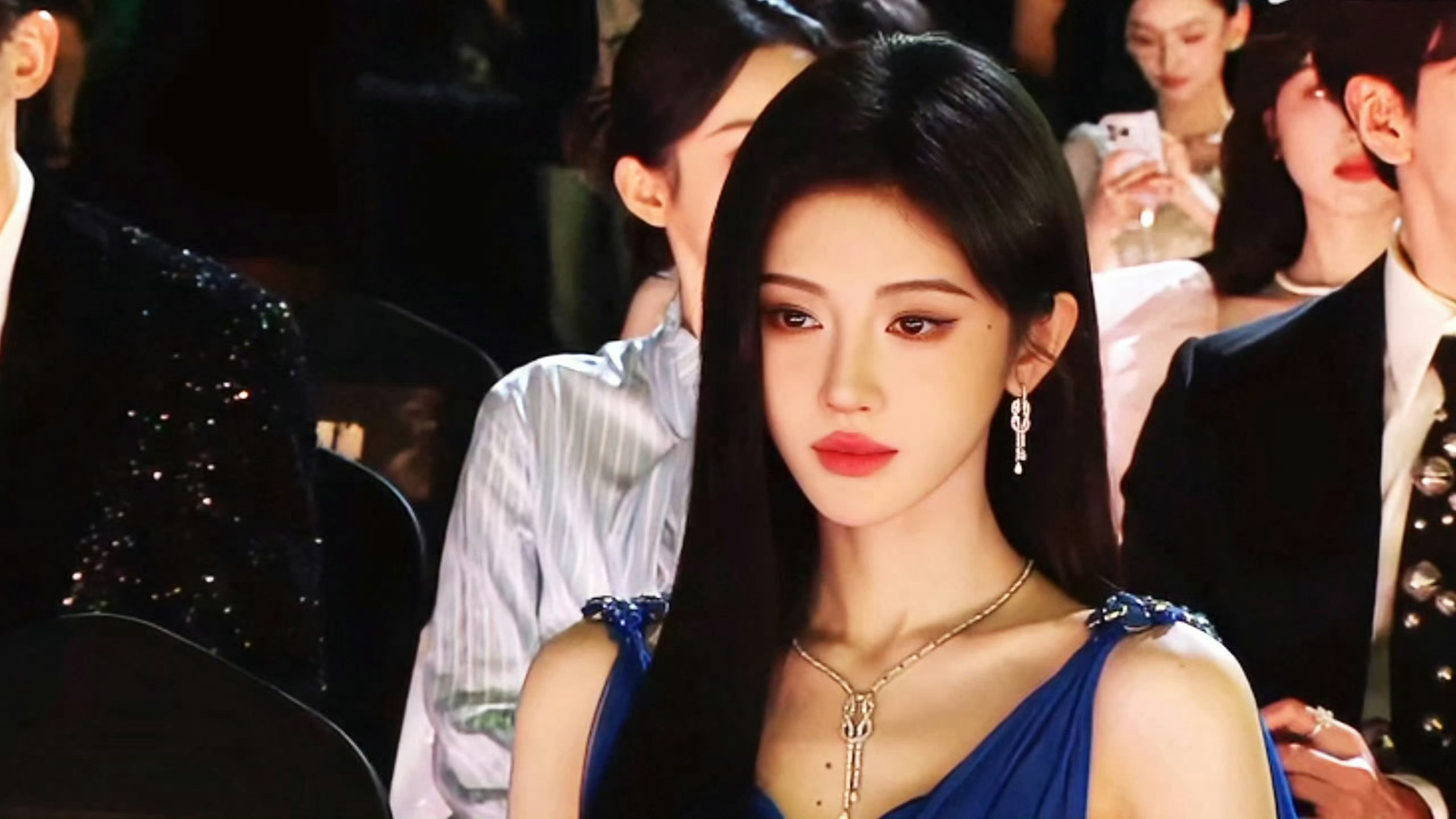 蓝色这套好锋利喜欢这种有点攻击力的美这套产出比黑色多