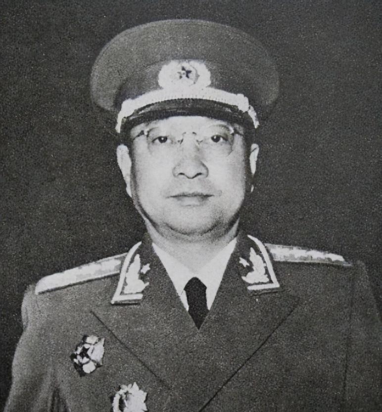 陈赓愤怒致电正在疗养的总长粟裕：你身边人素质这样差，该管管了！那天上午，陈赓正