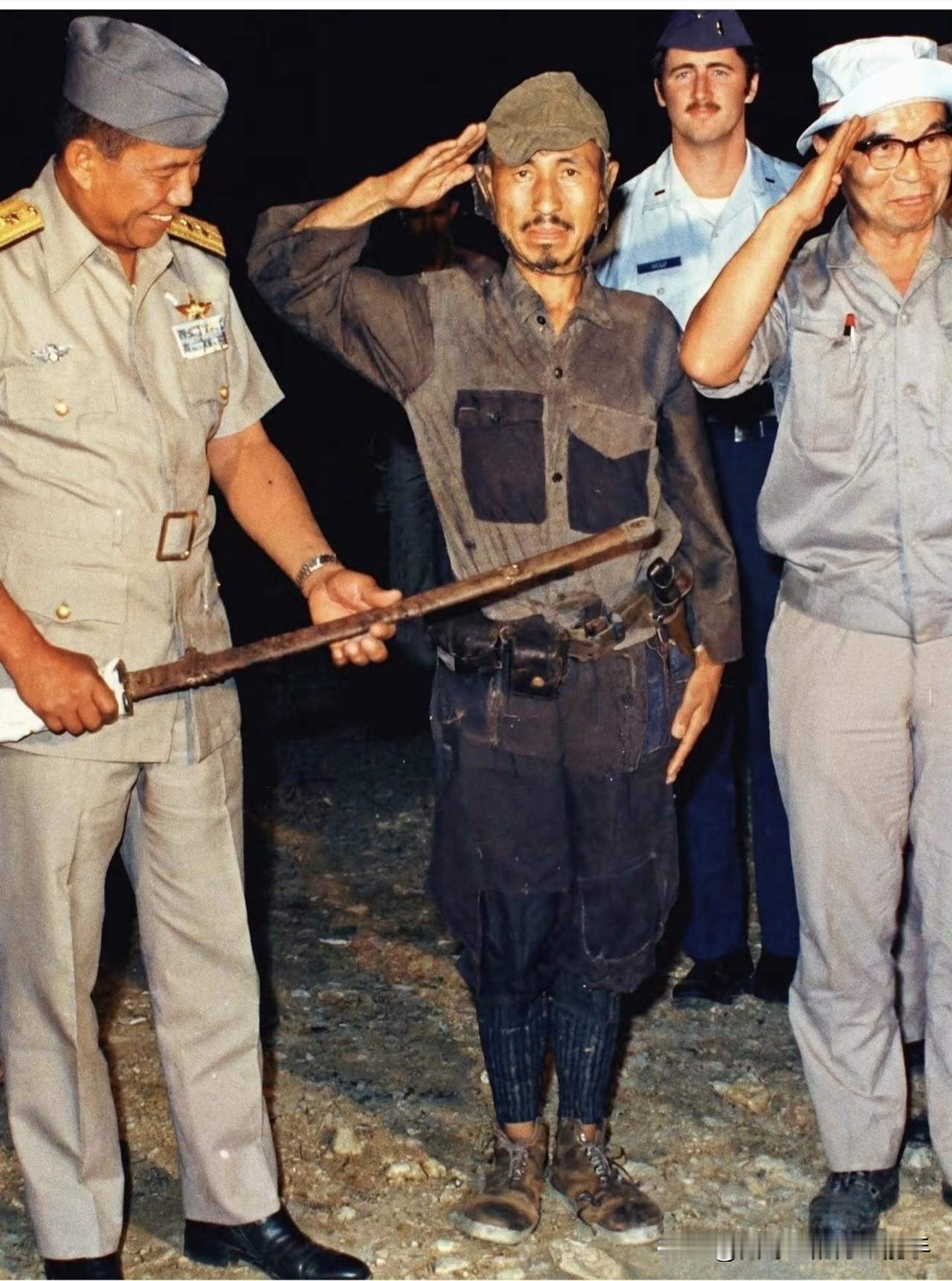 二战1945年就已经结束了，照片中间这个日本士兵，在菲律宾的丛林里又坚持“战斗”