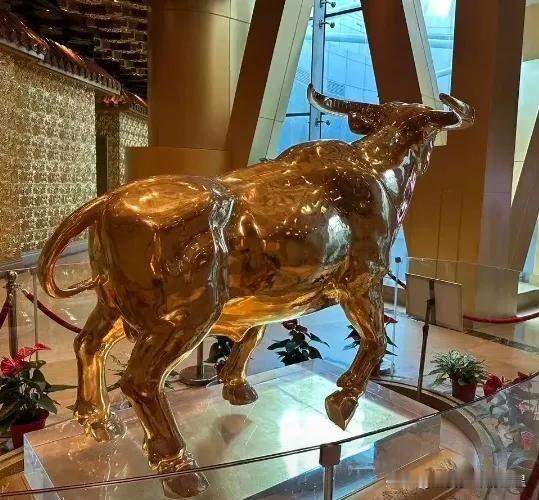 十年前花3个亿造一头金牛，值吗？听说华西村老书记当年拍板，用整整一吨黄金铸了