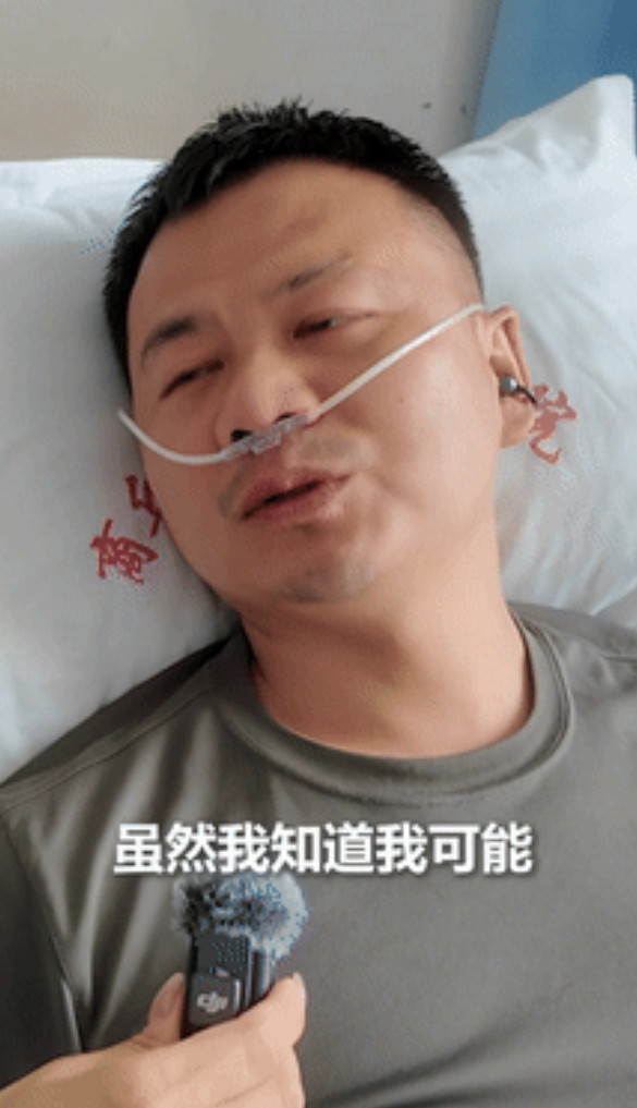 “泪崩了！”河南现役少校连救4人体力透支，跪着说：“妈，我是军人，求你再让我救一