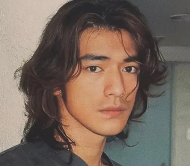 以前有人还特意辟谣说金城武不是中国人，他是日本人。其实这个辟谣是说对了一半。金