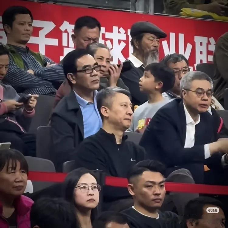 在郭士强观战粤沪大战后，这几个球员很难在进入男篮集训了！1、杜润旺，三分球一个