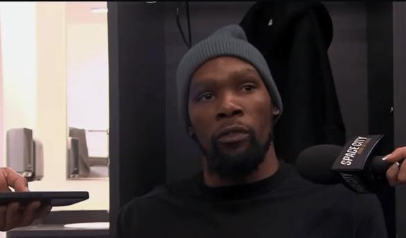 杜兰特真的挺尴尬的，上赛季他在太阳，太阳战绩西部第11，火箭战绩西部第2。这