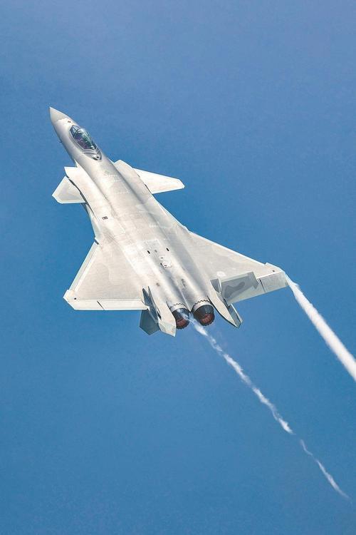 隐形威慑破天网，歼-20穿越，美日韩懵了！为何歼-20被军迷奉为“踹门神器