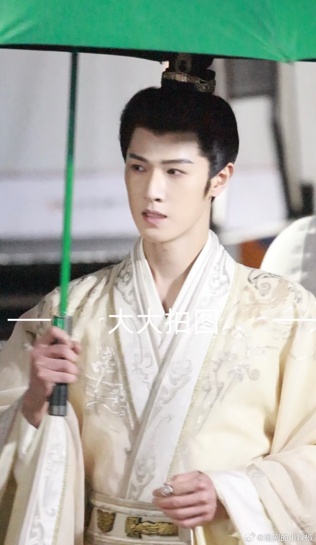 李昀锐生图路透，他是不是又瘦了？脸上都没肉全剩骨相