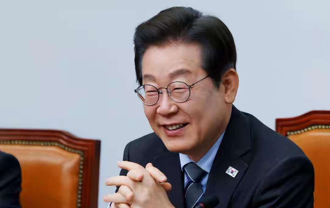 尹锡悦65岁生日当天现身军事法庭无论外部纷扰如何，一个国家的发展终究要靠理性的治