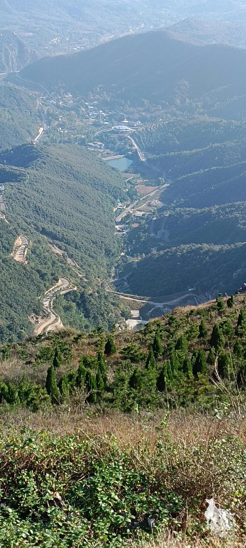 巩义市地形特点巩义市地形以中山，低山，丘陵，河谷平原为主，总体是南高北低。素