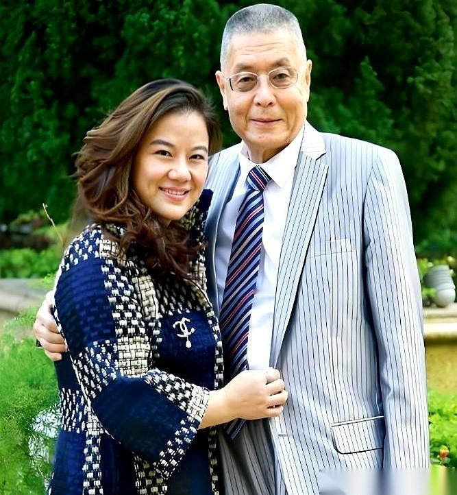 据羊城派的报道，81岁的男人看着一张显示“怀孕”的化验单，整整沉默了一夜。第二天