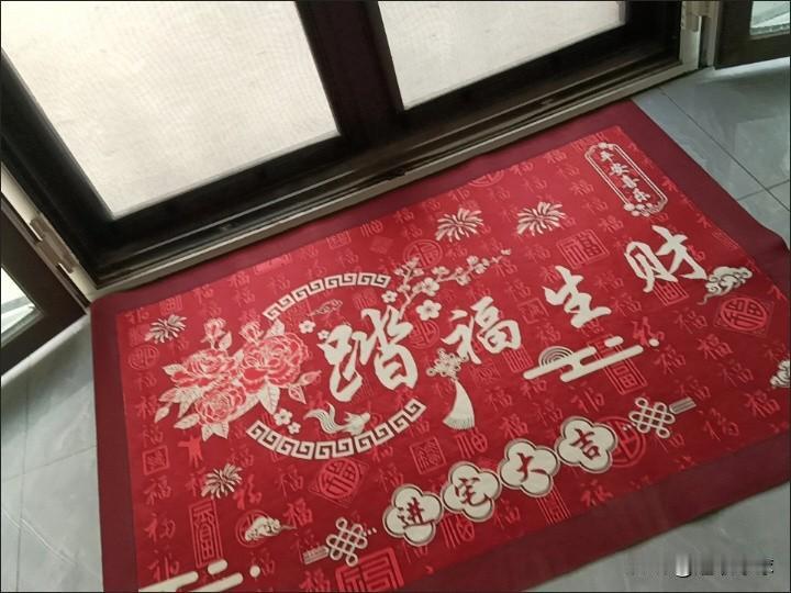 今天在高铁上，一个40岁左右的男人坐在我旁边。高铁刚启动，他就拨通了妻子的电话。