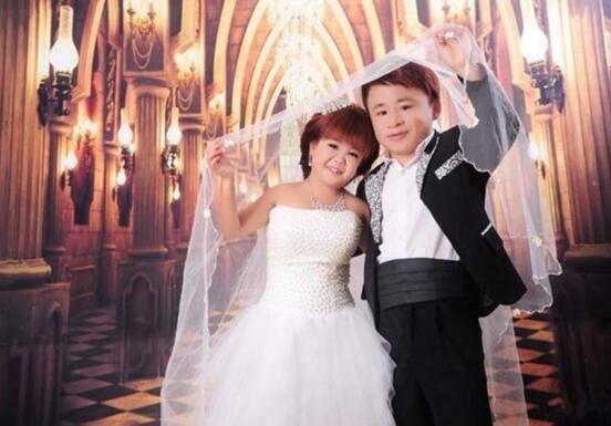 实拍: 小矮人夫妻不听医生劝告, 坚持怀孕生子, 孩子出生后长这样