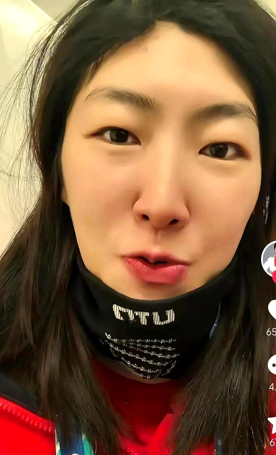 谷爱凌一年挣的钱够你买支篮球队，徐梦桃夺冠后还在用折叠手机跟对手自拍。这才是体