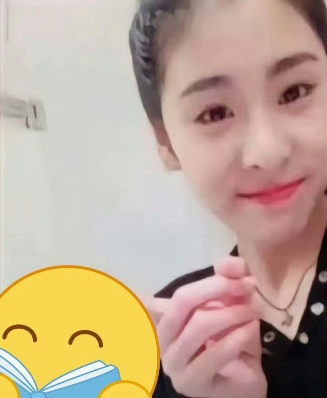 张碧晨那张图竟然是p图的[微笑]​​​