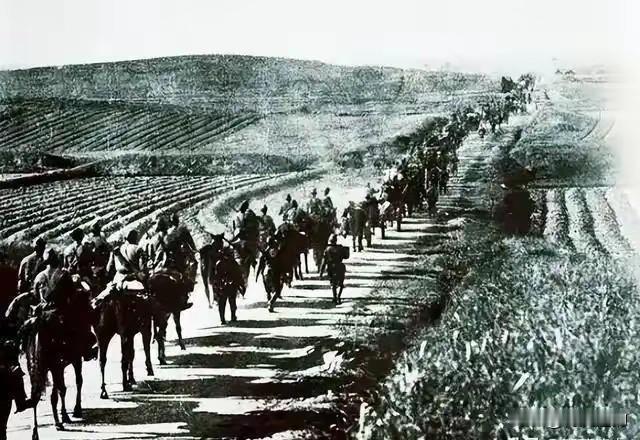 1937年12月，日本鬼子纠集了二十多万的人，分成三路去攻打南京。咱中国那