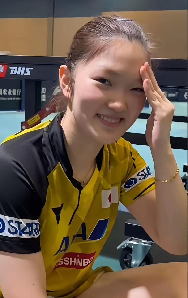 中日乒乓球界第一对夫妻，可以赞中国男乒队员徐瑛彬与日本女乒队员木原美悠的亲密互