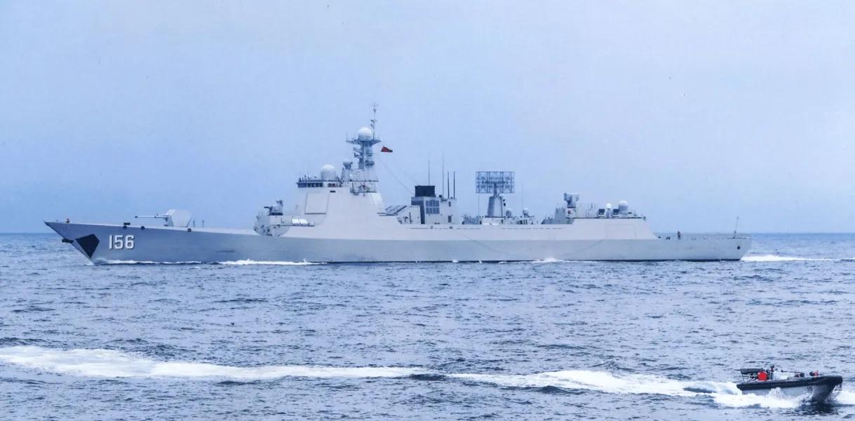 中国海军藏得太深了！别人家有个两三艘驱逐舰，恨不得全球直播；咱们倒好，有39艘0