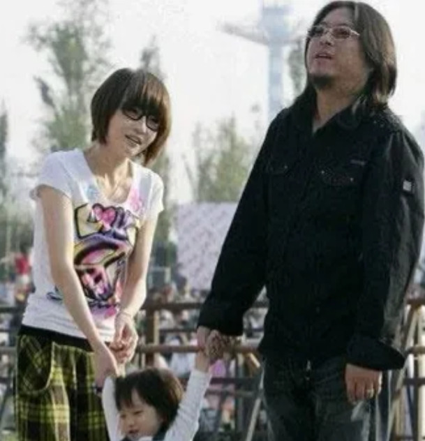 当年，高晓松背弃筠子，与沈欢闪婚闪离，筠子绝望轻生而去，面对筠子母亲的指责，高晓