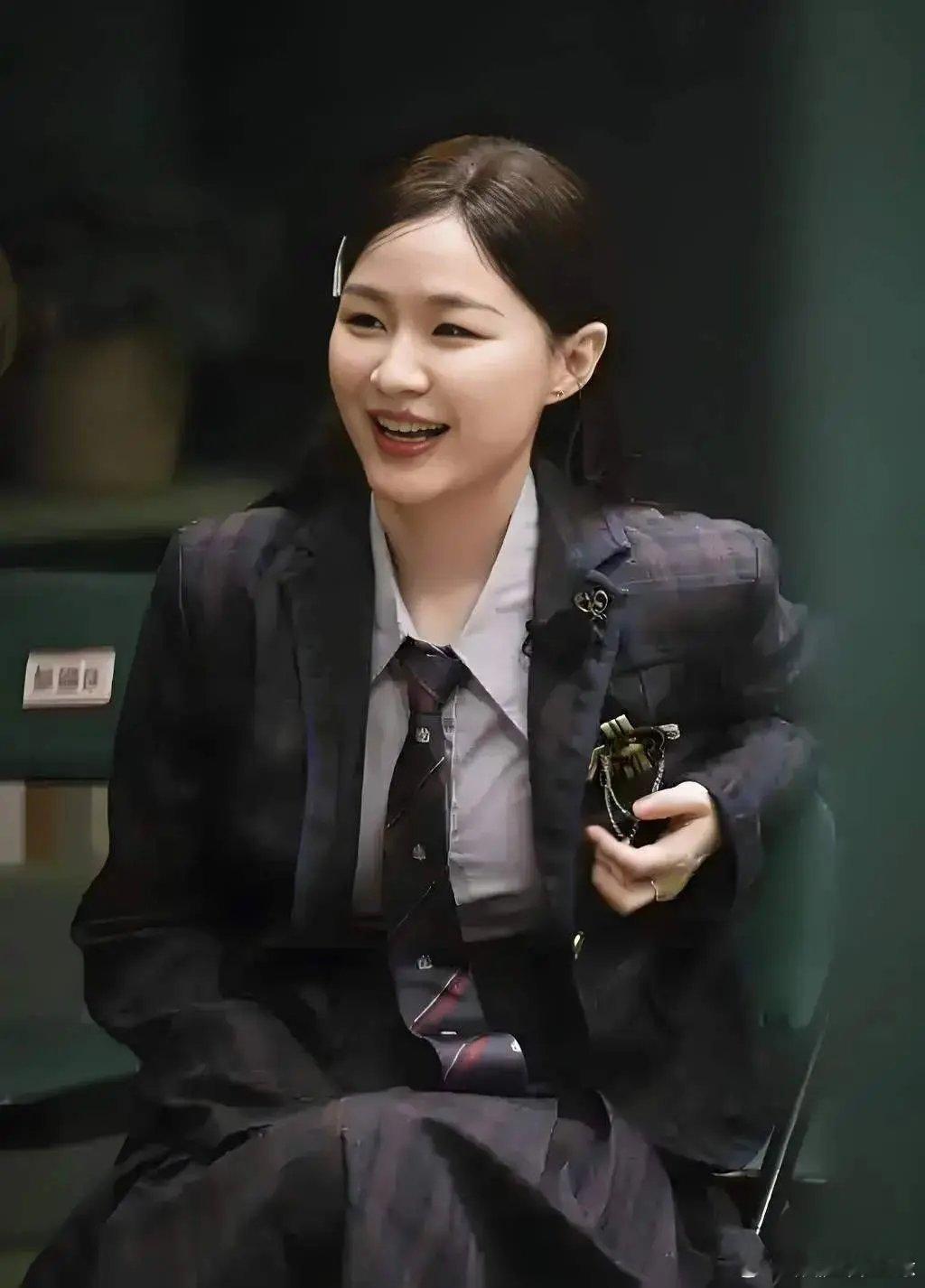 果然，还是男人最懂男人！要说金靖也不漂亮，她老公舒奕橙那么有才华，怎会跟她看对眼