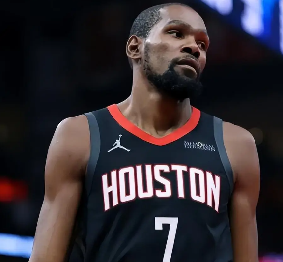 杜兰特的硬件底子在那摆着，除非自己不想打了，不然即使打到40多岁，依然能场均得1