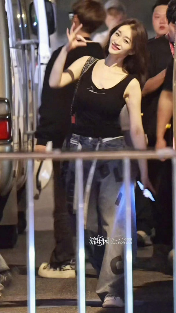 明明早就知道李小冉颜值出众，可每次出镜还是会被她的美貌狠狠惊艳到。