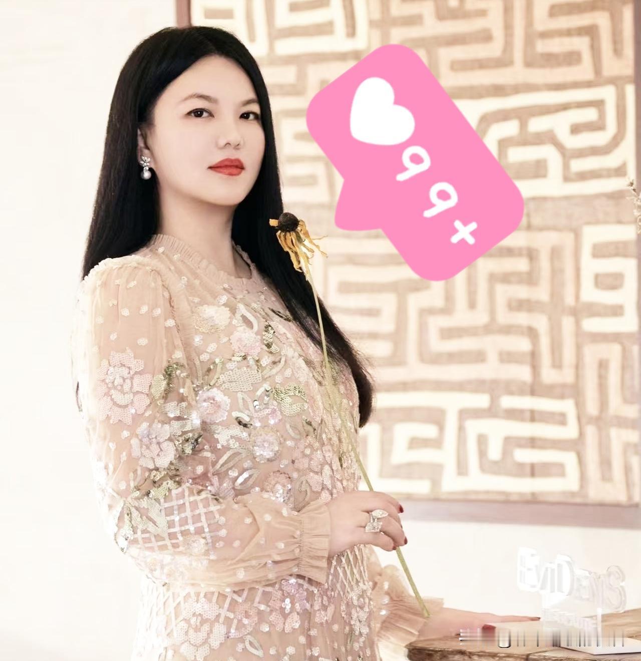 明眼人都能看得出来，李湘移居英国陪读的真实目的，不是为了立好妈妈人设，也不是