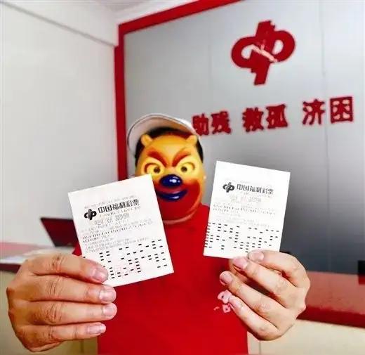 宁波一彩民，从年青时买彩票到退休，终获1000多万大奖宁波镇海63岁的老包，