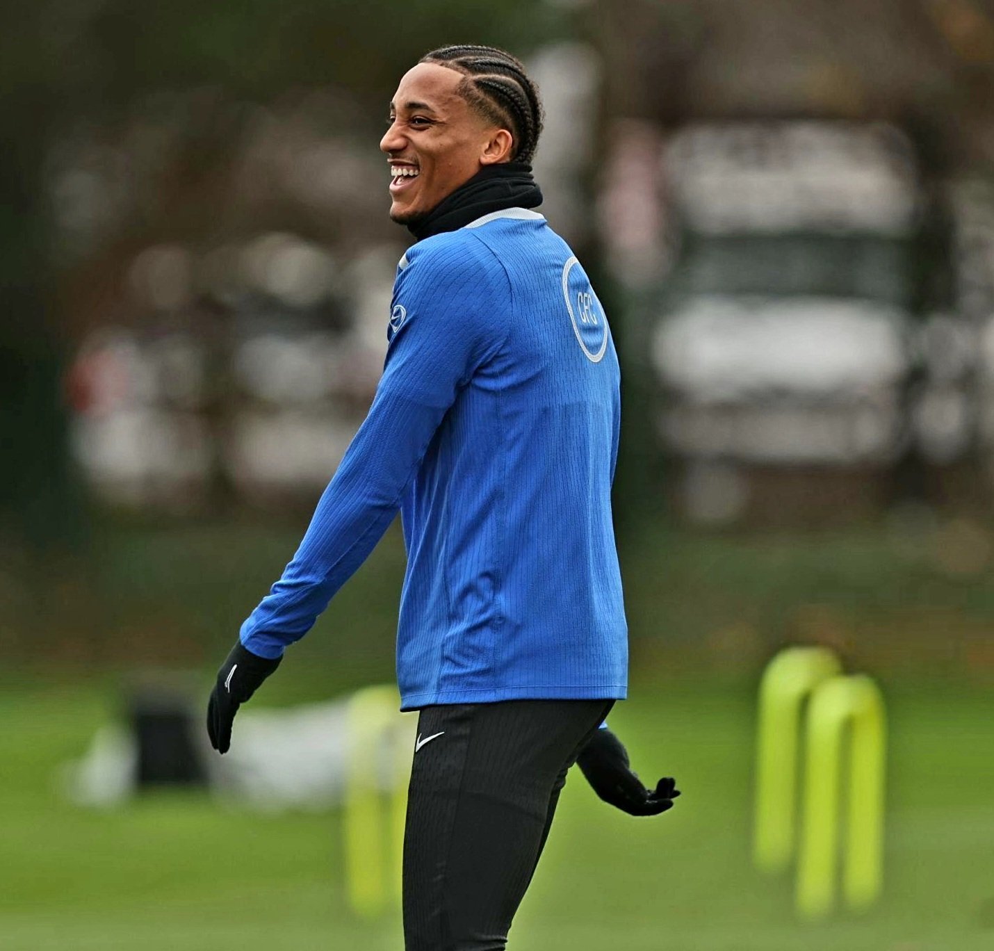 若昂·佩德罗平均每场射门仅1.75次，在本赛季英超联赛中，这是经常首发前锋中