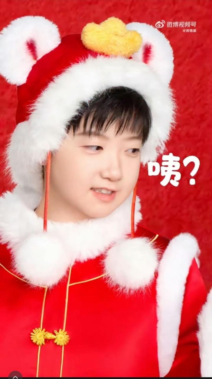 真人版“福小莎”[赞][笑着哭]！赛场上的孙颖莎英姿飒爽，斩获一个又一个的冠军，