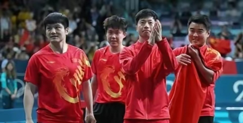 马龙、樊振东、王楚钦的战绩对比:1、大满贯：马龙2次，樊振东1次，王楚钦0次2、