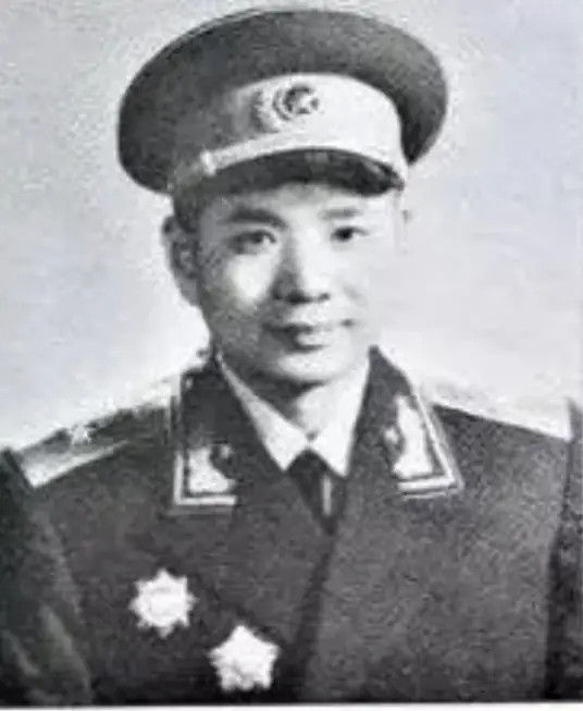 1973年，发生了一起让人意想不到的事情，时任公安部部长李震竟然在公安部院内离奇