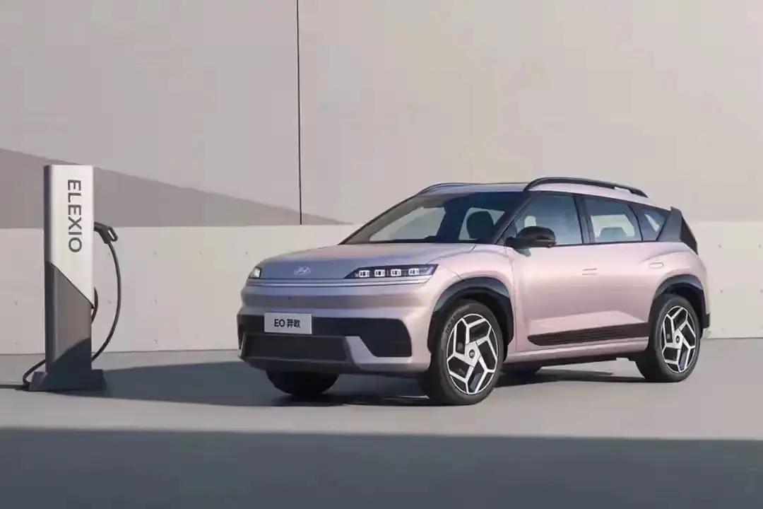 2025年新能源电池排行榜：1.宁德时代：42.74%2.比亚迪：22.