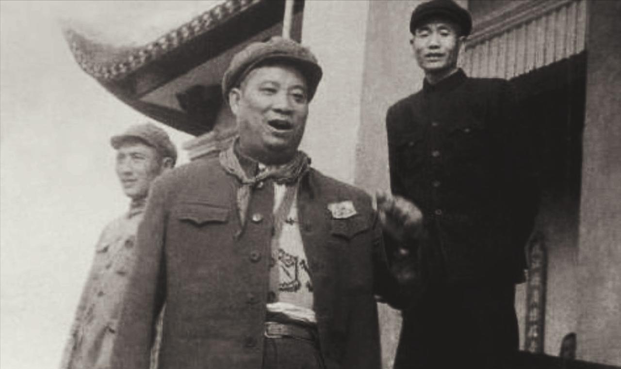 1958年，成都军区司令贺炳炎上将进京公干，特意去拜访了1位老战友。萧克上将却闭