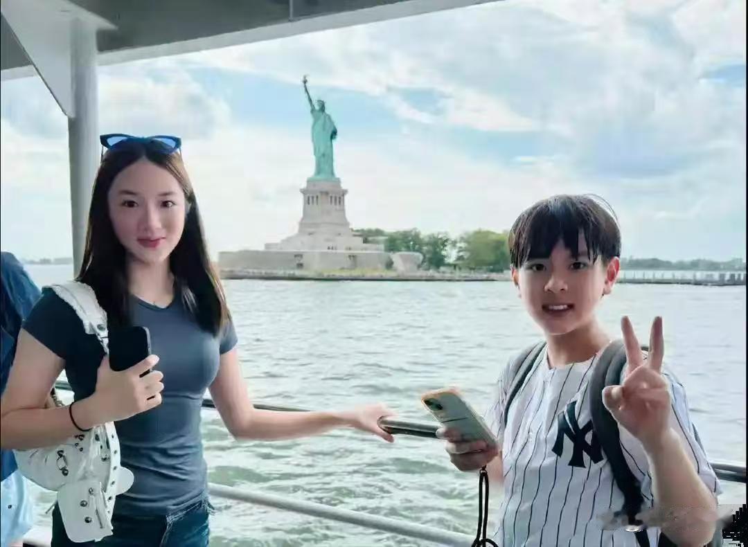 吴尊家女儿neinei，这身材忒好了！