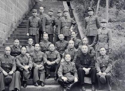 1948年，蒋介石开会大骂将领无能，白崇禧开怼：上级不能越级指挥白崇禧为什么对