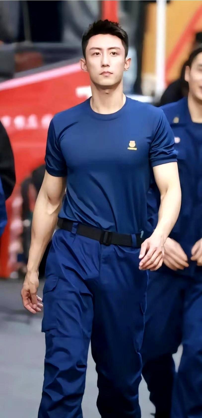 黄景瑜把300万拍在桌上，给自己买了张2028年的“太空门票”。飞船只飞到