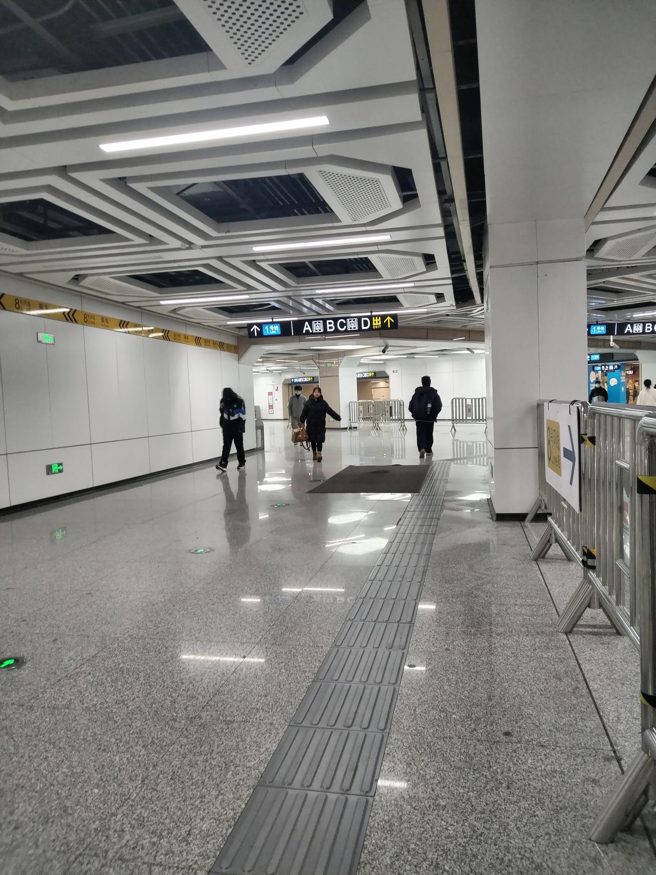 今年春节是2月17日，比往年要晚20多天，加上今年又是个暖冬，所以春节大概会有以