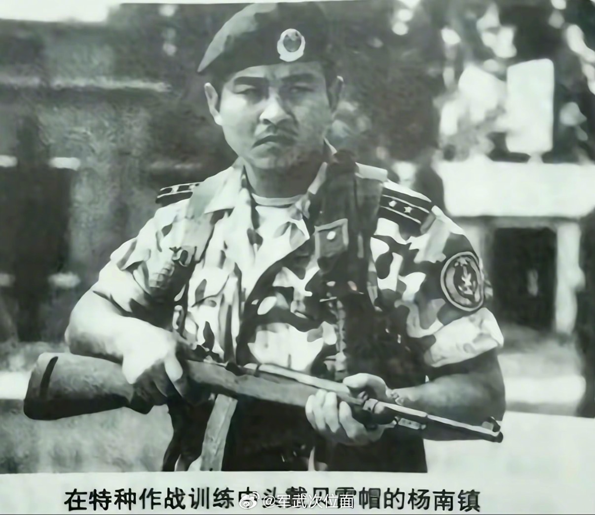 谁又能想到，如今慈眉善目的杨南镇老师，还有这么一幅不好惹的面孔[doge]​​
