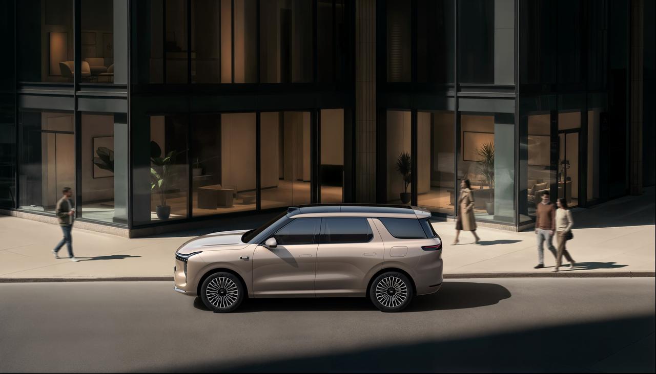 智己LS8正式开启预售，25.98万起的价格跨度到30.98万，大五座