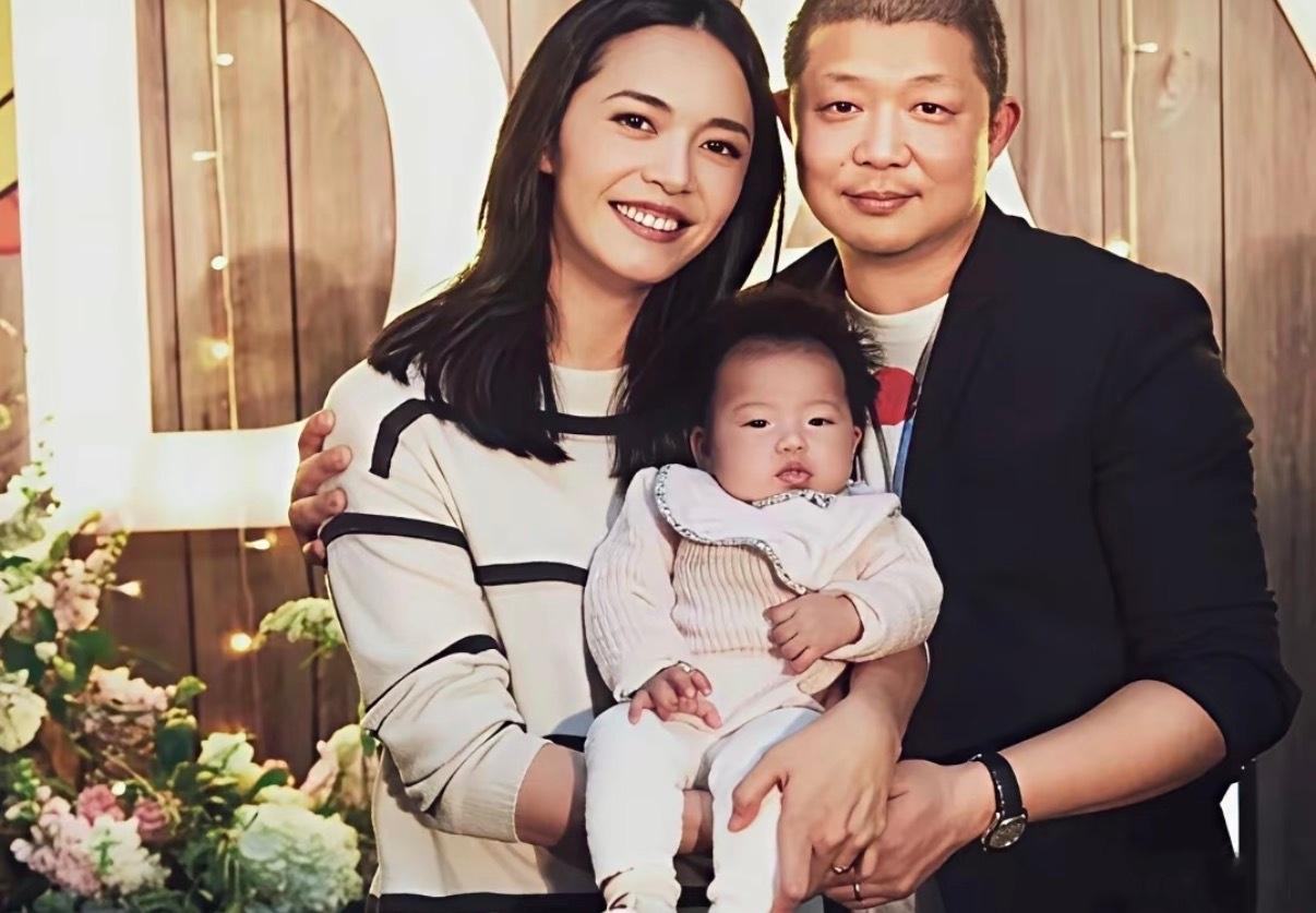 曹郁这人，很多人不熟，但作品都看过。《可可西里》那荒凉是他拍的，《南京！南京