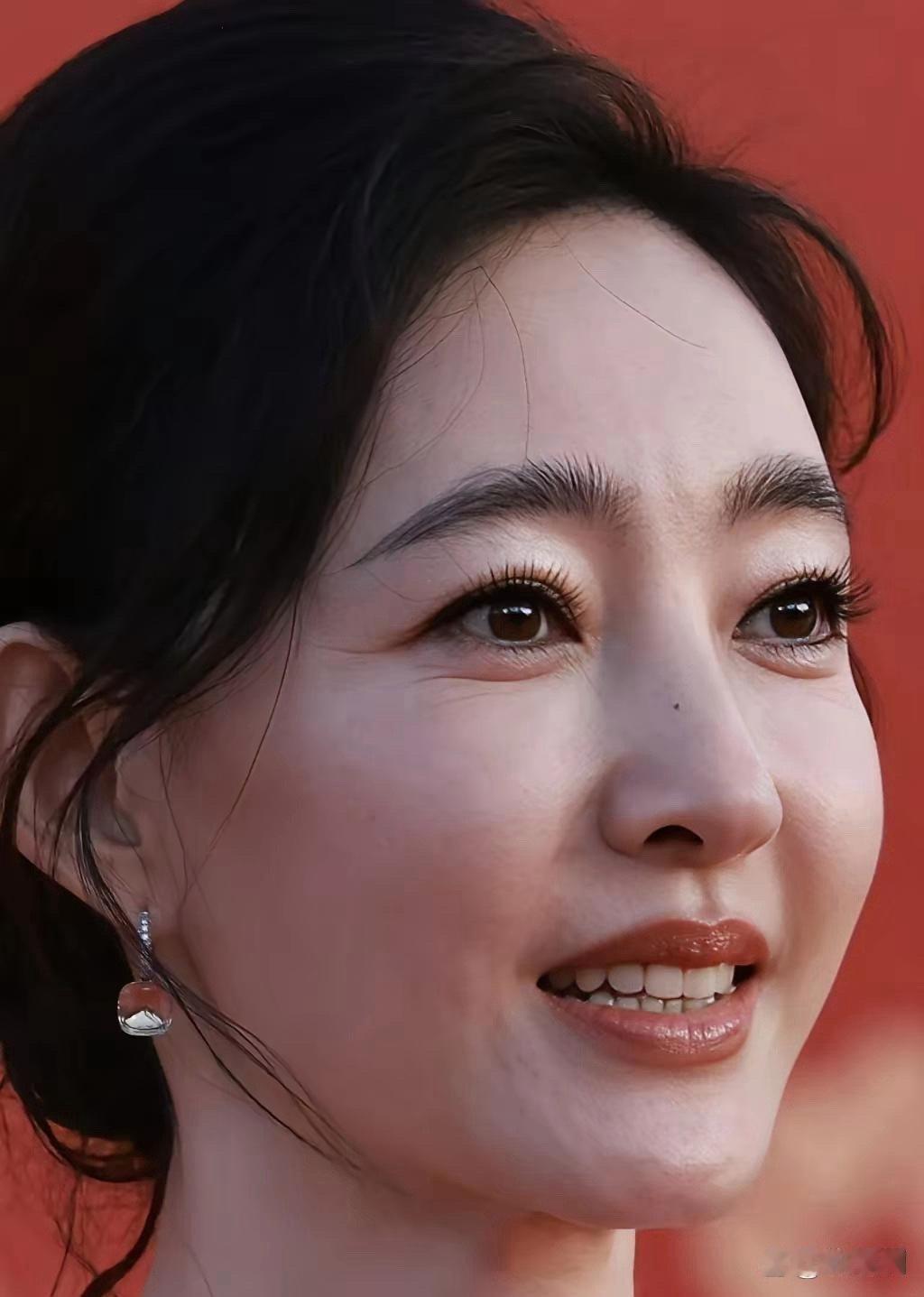 王丽坤气质真的绝了，清冷又高级，美得让人挪不开眼