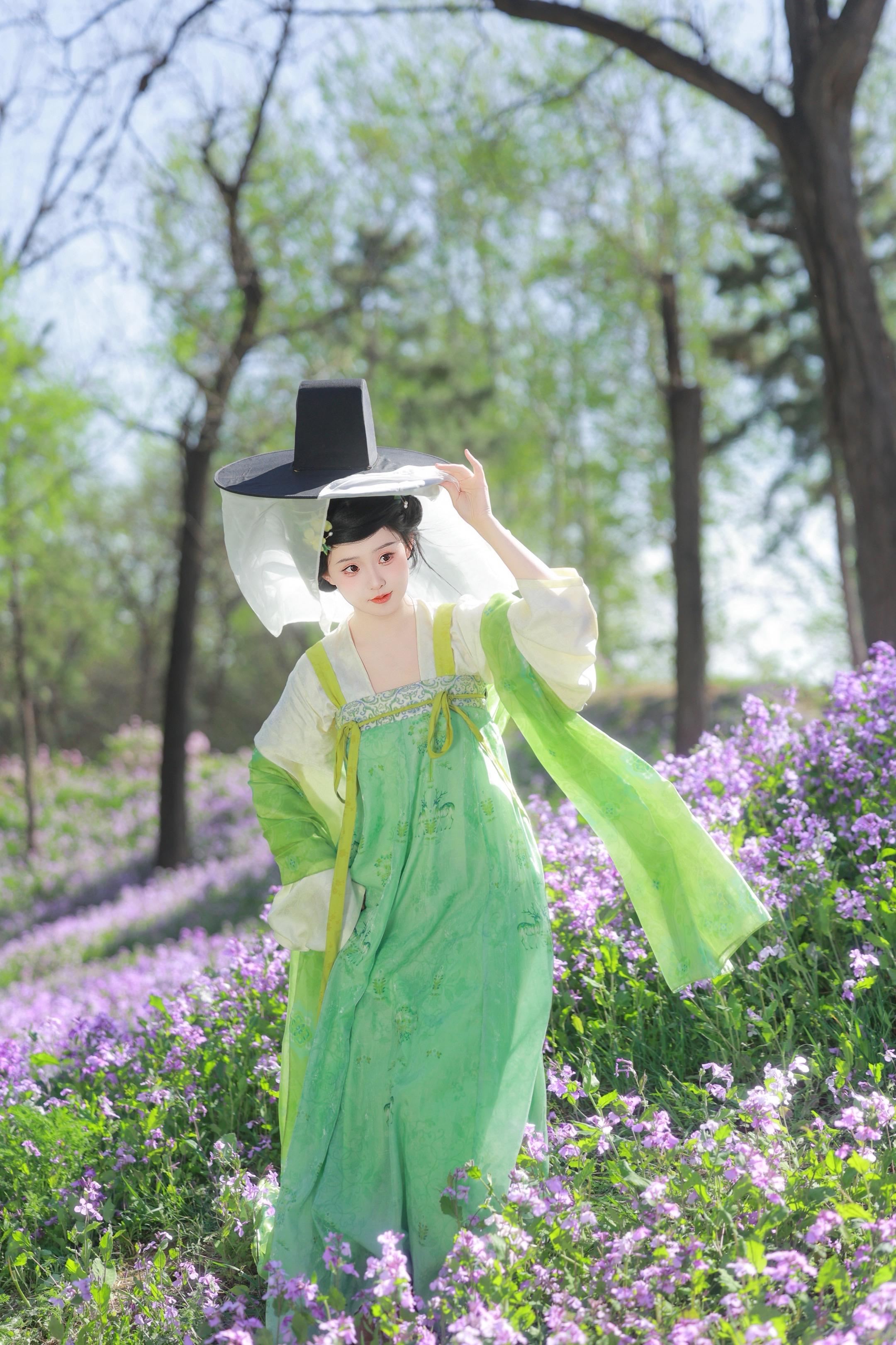 ‘绿芜春深，花海踏青’