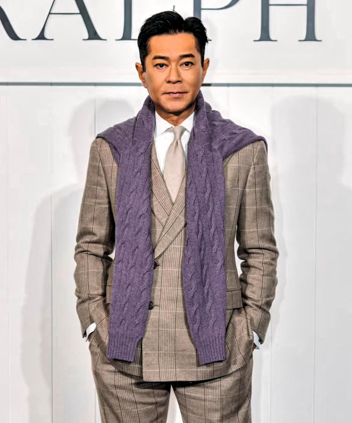 果然男人的思想我不懂，我问朋友，古天乐怎么敢投3个亿，翻拍一部《寻秦记》？