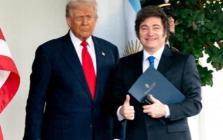 特朗普当面对总统米莱放话，如果中国的“军事活动”不取消，美国那笔200亿美元援助