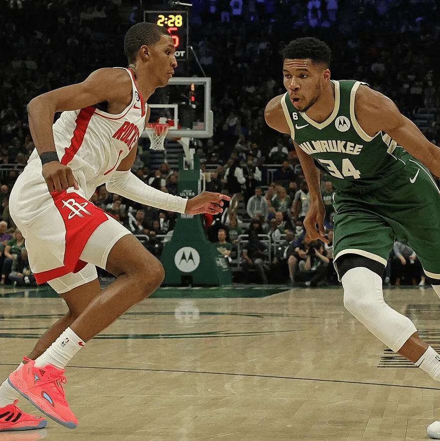 雄鹿自媒体BucksRealm转发了一则火箭球员小贾巴里-史密斯谈自己初入NBA